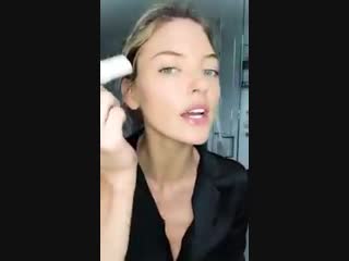 marthas glam on the go beauty look   via vs igtv @marthahunt   vsfashionshow